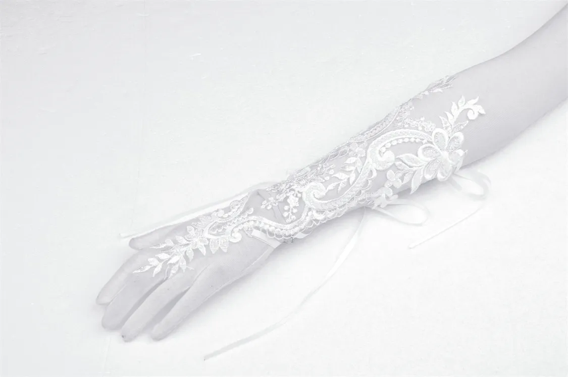 Elegant Lace Bridal Gloves with Stylish Embroidery