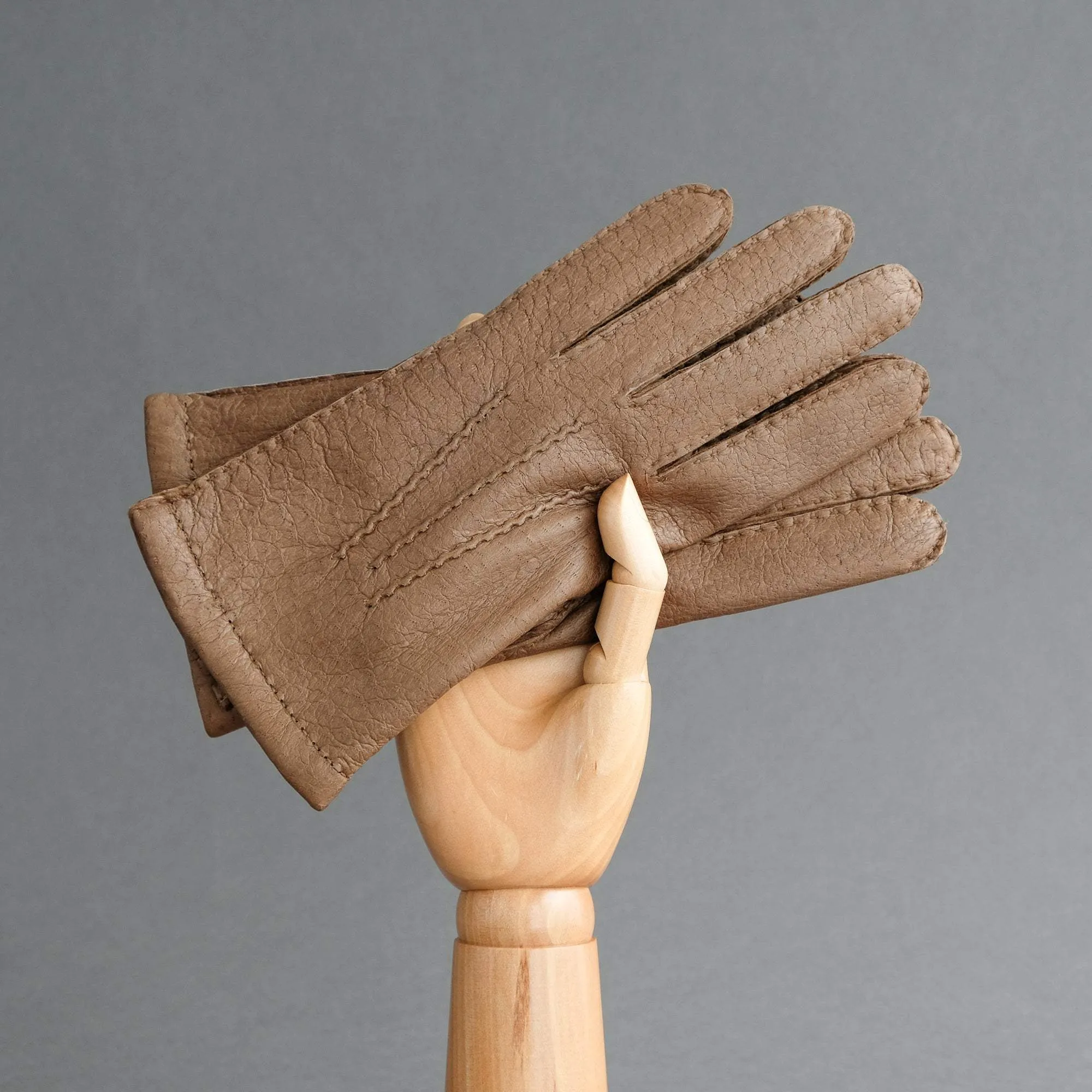 Gentlemen's Gloves from Taupe (575) Peccary Lined with Cashmere