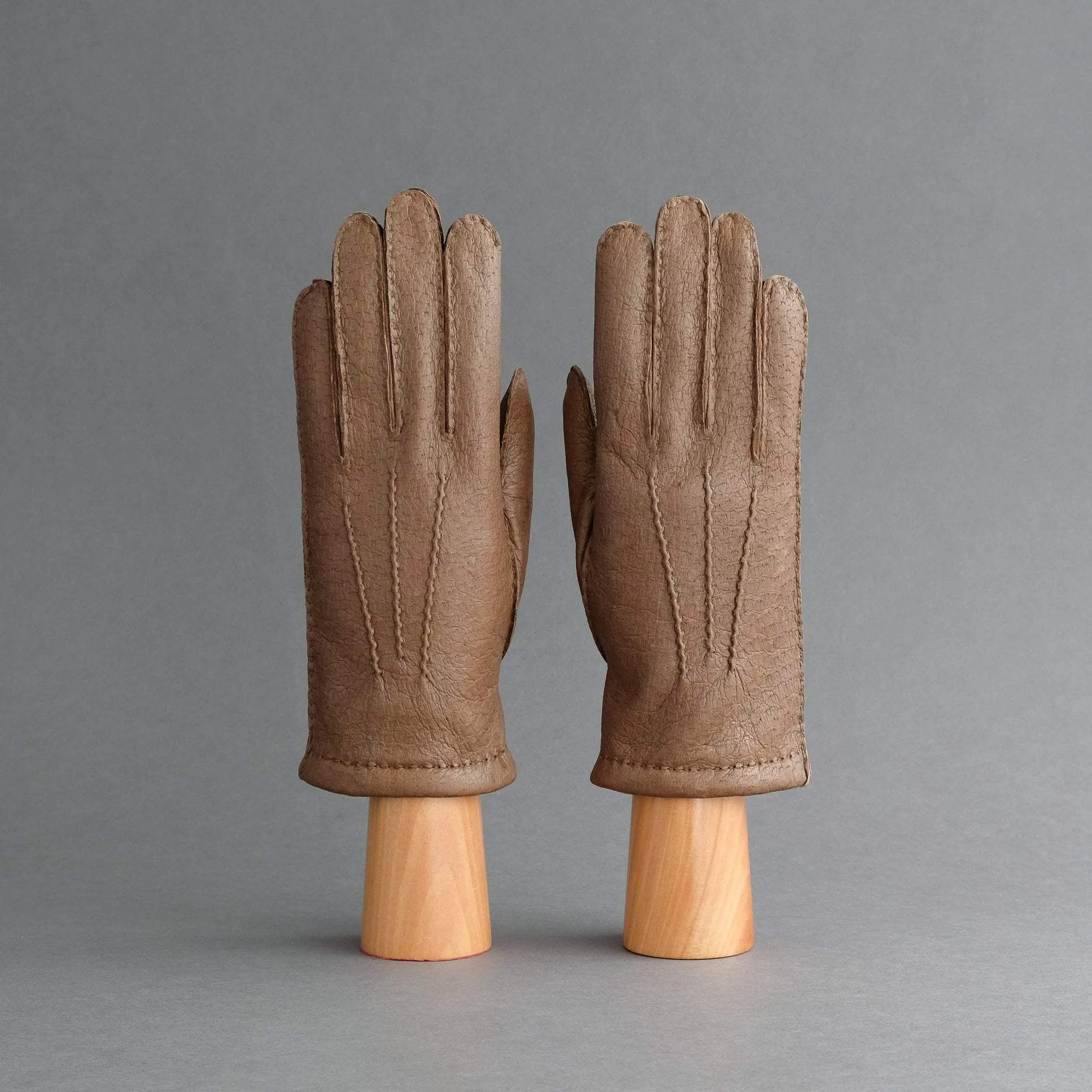 Gentlemen's Gloves from Taupe (575) Peccary Lined with Cashmere